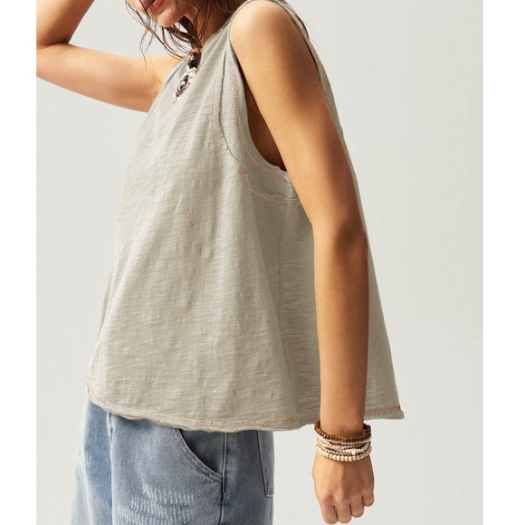 Solid Reverse Stitch Oversized High Low Sleeveless Top - Picture 10 of 11